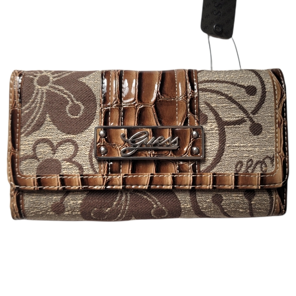 Nwt Guess Daisy large wallet checkbook
